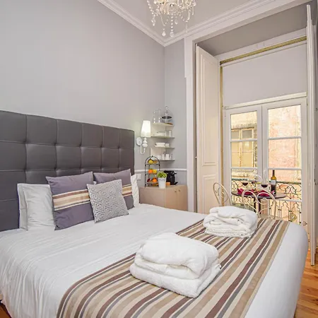 Отель B In B Douradores *