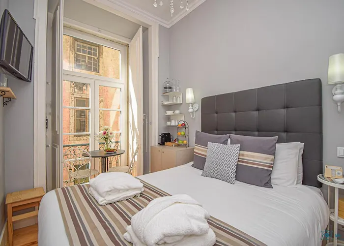 B In B Douradores Отель *